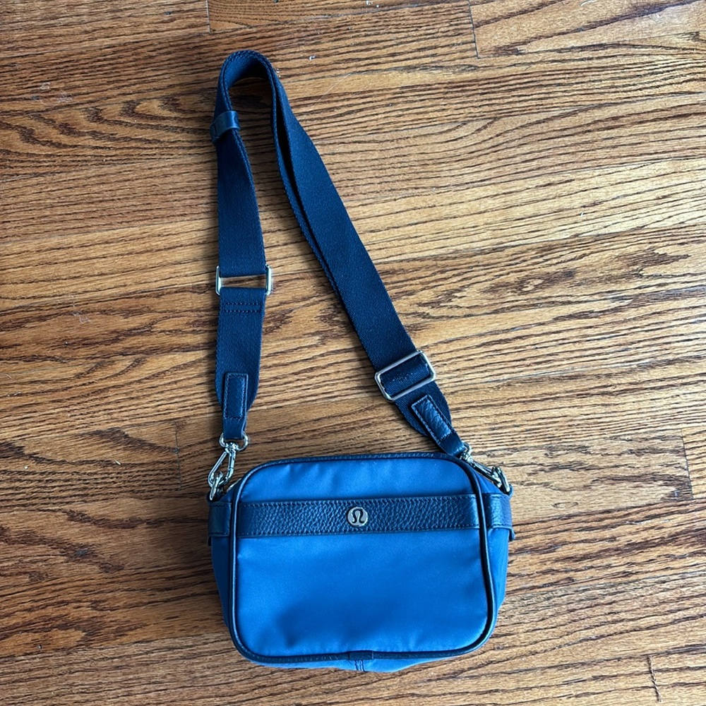 Lululemon cross body